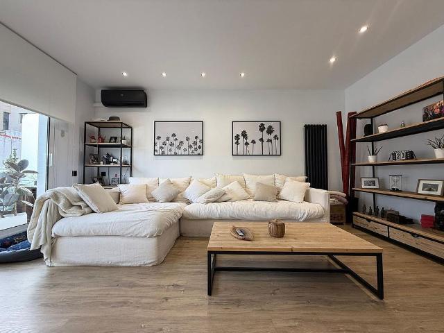 Casa adosada en venta en calle De la República Argentina, Badalona, de 192 m² 3 habitaciones por 795.000