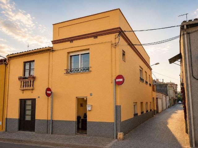 Casa adosada en venta en calle De la Rutlla, Girona, de 157 m² 4 habitaciones por 380.000
