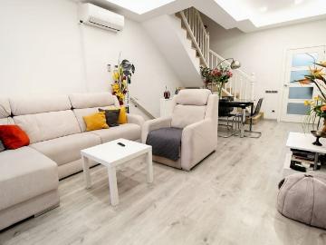 Casa adosada en venta en calle De la Tramuntana, Barcelona, de 130 m² 3 habitaciones por 740.000