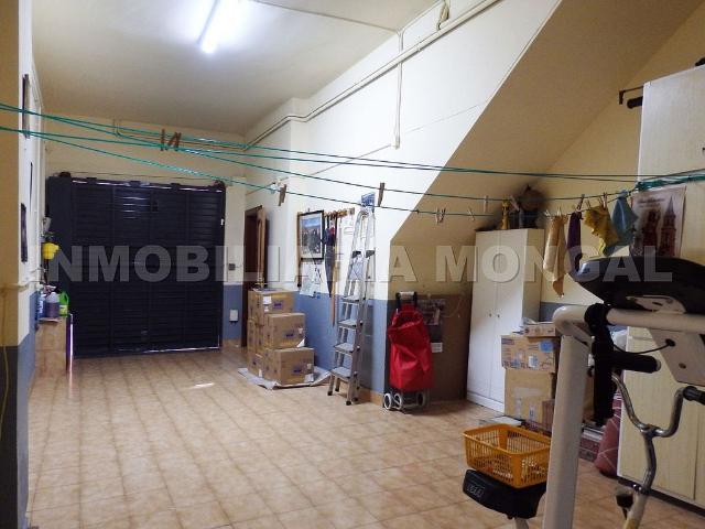 Casa adosada en venta en calle De L'abat Escarré, Sant Boi de Llobregat, de 133 m² 4 habitaciones por 395.000