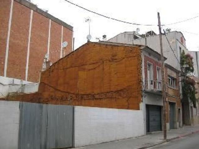 Casa adosada en venta en calle De Larra, Sabadell, de 160 m² 2 habitaciones por 206.800