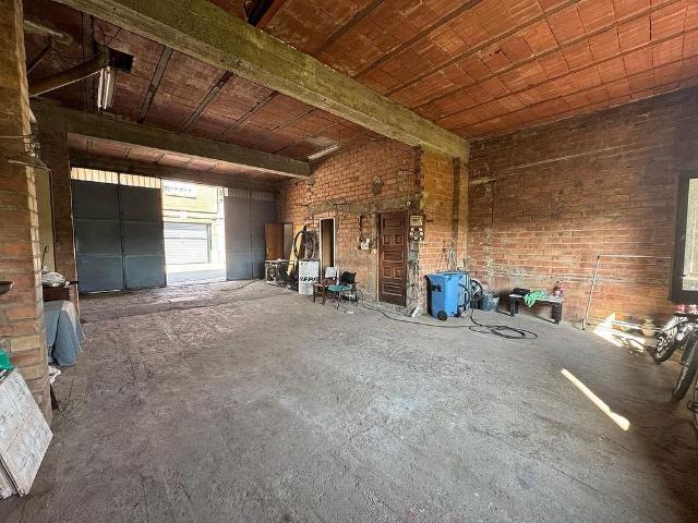 Casa adosada en venta en calle De Les Magnòlies, Sabadell, de 184 m² 4 habitaciones por 450.000
