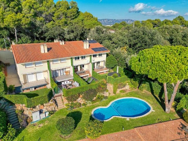 Casa adosada en venta en calle De Les Penyes, Sant Feliu de Guíxols, de 140 m² 3 habitaciones por 498.000