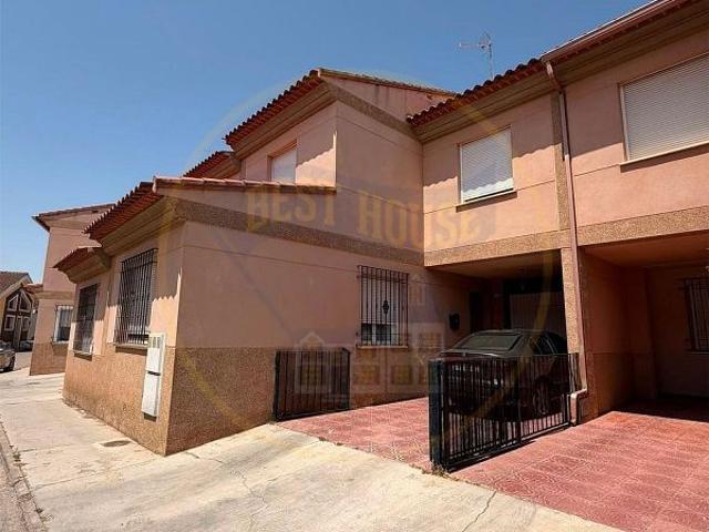 Casa adosada en venta en calle De L'hospital, Barcelona, de 158 m² 4 habitaciones por 123.300