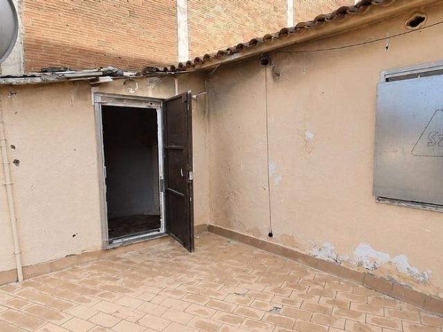 Casa adosada en venta en calle De Lincoln, Santa Coloma de Gramanet, de 143 m² 5 habitaciones por 188.000