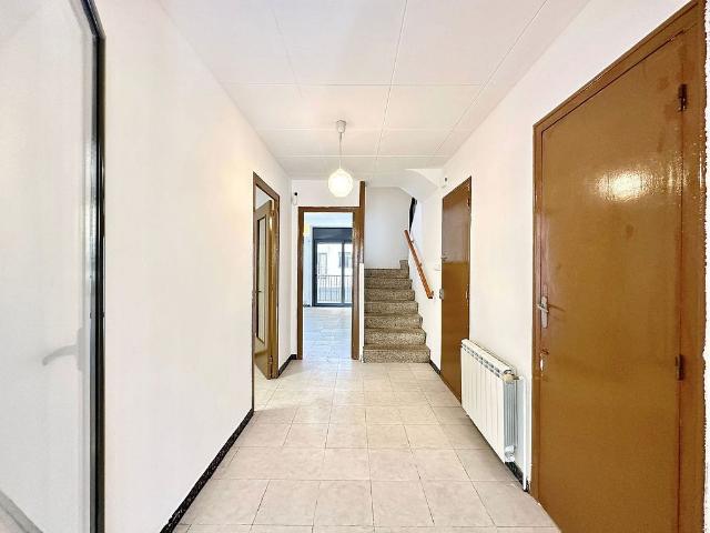 Casa adosada en venta en calle De Lluís Coll, Manlleu, de 172 m² 3 habitaciones por 185.000
