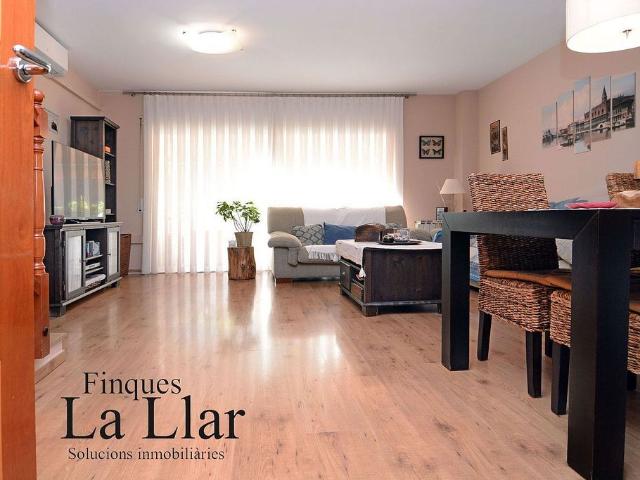 Casa adosada en venta en calle De Lluís Solé i Sabarís, Gavà, de 140 m² 3 habitaciones por 595.000