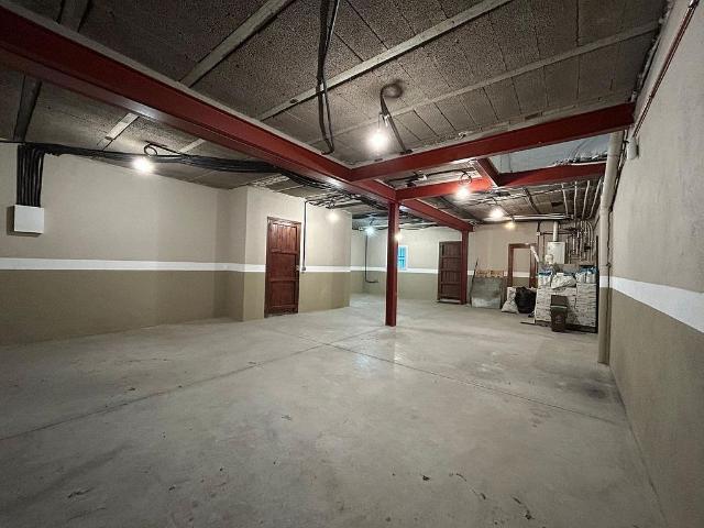 Casa adosada en venta en calle De Montserrat, Sant Hipòlit de Voltregà, de 390 m² 7 habitaciones por 368.000
