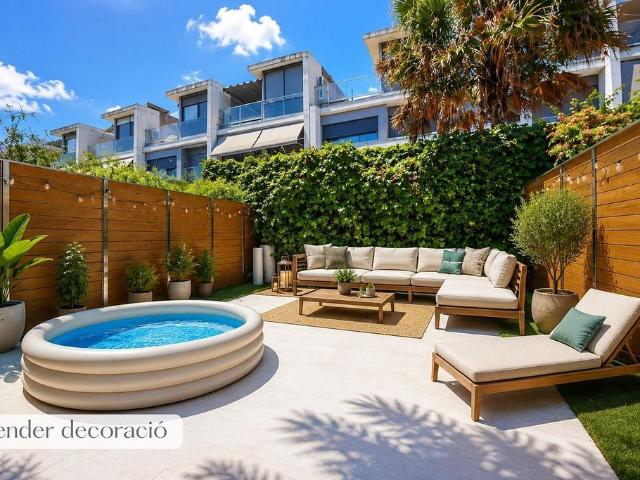 Casa adosada en venta en calle De Magda Folch Solé, Reus, de 193 m² 4 habitaciones por 360.000