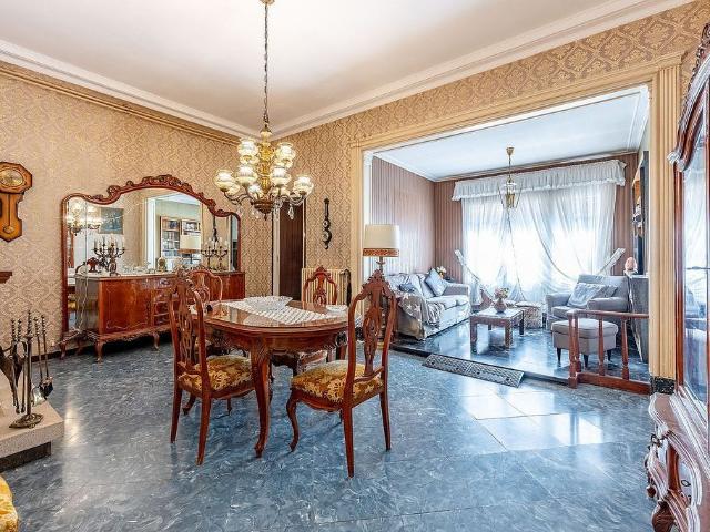 Casa adosada en venta en calle De Malgrat, Barcelona, de 188 m² 7 habitaciones por 720.000