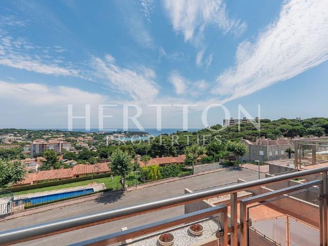 Casa adosada en venta en avenida De Platja D'aro, Castell Platja d´Aro, de 111 m² 3 habitaciones por 625.000