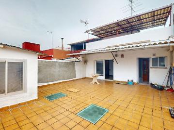 Casa adosada en venta en calle De Menorca, Sabadell, de 218 m² 4 habitaciones por 437.000