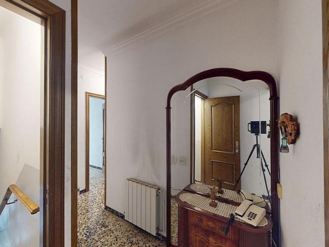 Casa adosada en venta en calle De Menorca, Sabadell, de 218 m² 4 habitaciones por 437.000