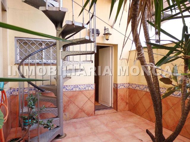 Casa adosada en venta en calle De Miquel, Sant Boi de Llobregat, de 133 m² 4 habitaciones por 395.000