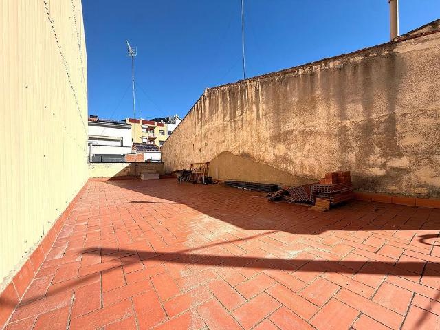 Casa adosada en venta en calle De Miquel Servet, Badalona, de 75 m² 3 habitaciones por 399.000