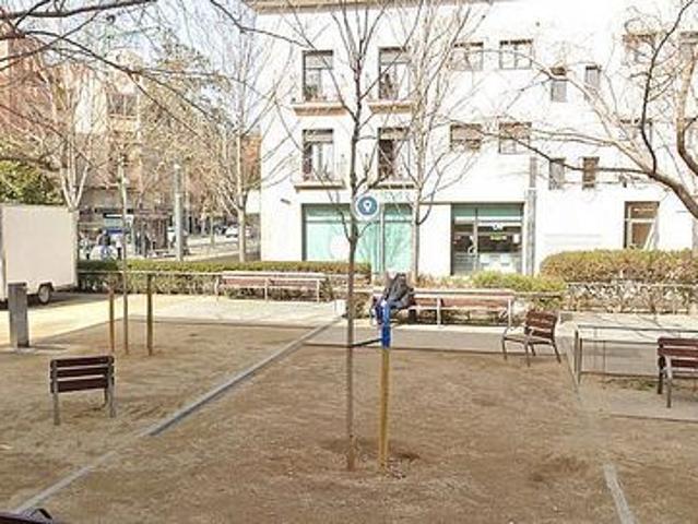 Casa adosada en venta en calle De Nemesi Valls, Barbera del Vallès, de 250 m² 5 habitaciones por 418.000