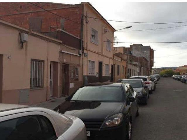 Casa adosada en venta en calle De Sant Ferran, Terrassa, de 120 m² 4 habitaciones por 174.500