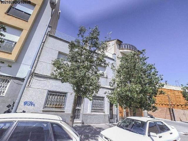 Casa adosada en venta en calle De Sant Honorat, Terrassa, de 144 m² 4 habitaciones por 237.700