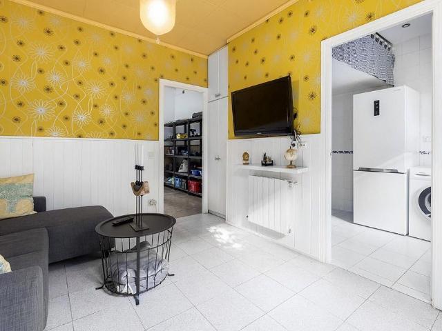 Casa adosada en venta en calle De Sant Jaume, Parets del Vallès, de 171 m² 4 habitaciones por 435.000