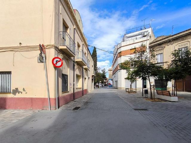 Casa adosada en venta en calle De Puigmoltó, Vilafranca del Penedès, de 218 m² 3 habitaciones por 120.000