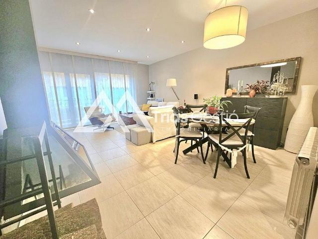 Casa adosada en venta en calle De Rector de Vallfogona, Vic, de 90 m² 4 habitaciones por 390.000