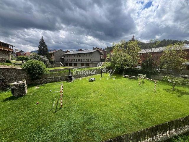 Casa adosada en venta en calle De Travy, Bellver de Cerdanya, de 224 m² 4 habitaciones por 610.000