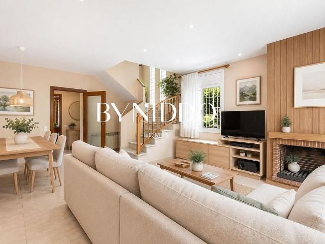 Casa adosada en venta en calle De Vilafranca, Sant Cugat del Vallès, de 120 m² 4 habitaciones por 795.000