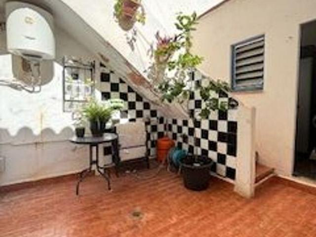 Casa adosada en venta en calle De Vista Alegre, Cornellà de Llobregat, de 71 m² 2 habitaciones por 258.000