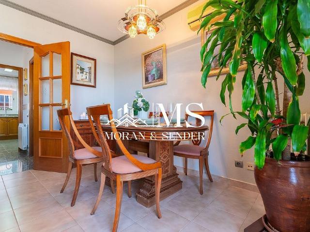 Casa adosada en venta en calle Del Brillant, Rubí, de 165 m² 4 habitaciones por 458.500