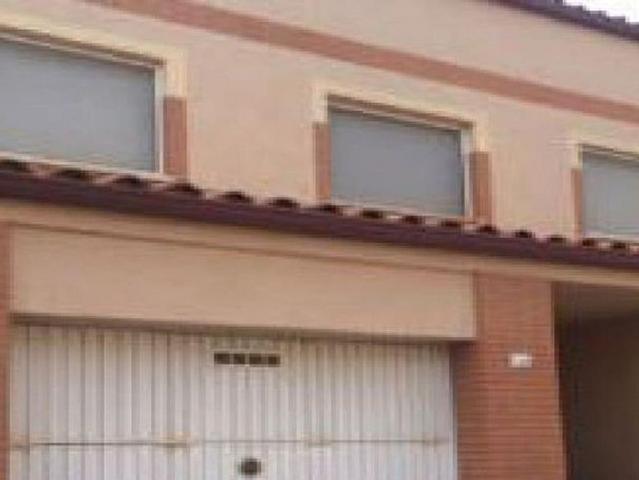 Casa adosada en venta en calle Del Dimecres, Riudecanyes, de 138 m² 4 habitaciones por 154.000