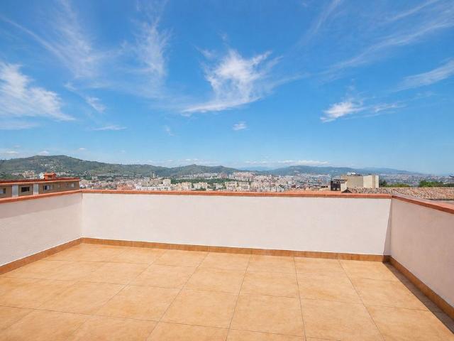 Casa adosada en venta en calle Del Doctor Bové, Barcelona, de 159 m² 5 habitaciones por 399.000
