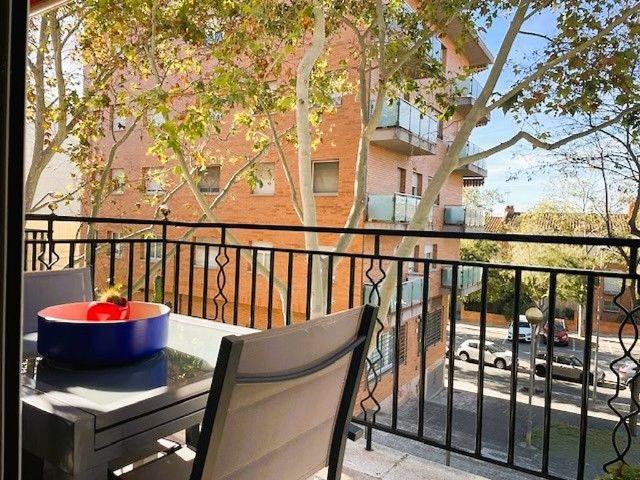 Casa adosada en venta en calle Del Doctor Robert, Badalona, de 155 m² 4 habitaciones por 489.000