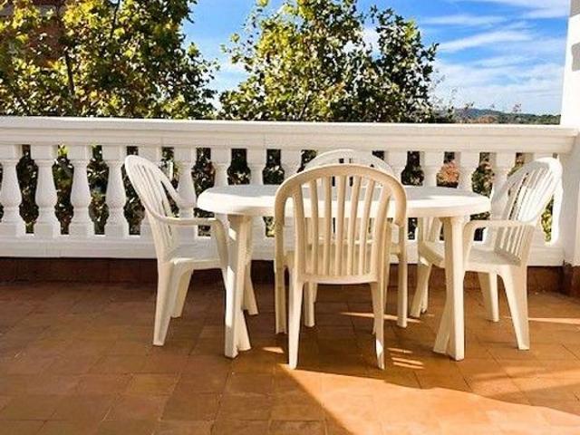 Casa adosada en venta en calle Del Doctor Robert, Badalona, de 155 m² 4 habitaciones por 489.000
