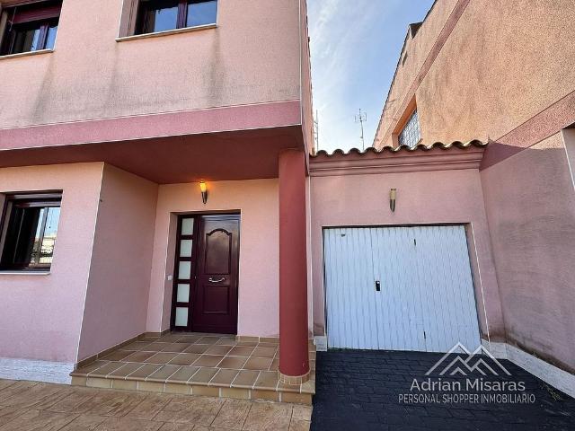 Casa adosada en venta en calle Del Flamenc, Deltebre, de 139 m² 4 habitaciones por 329.800