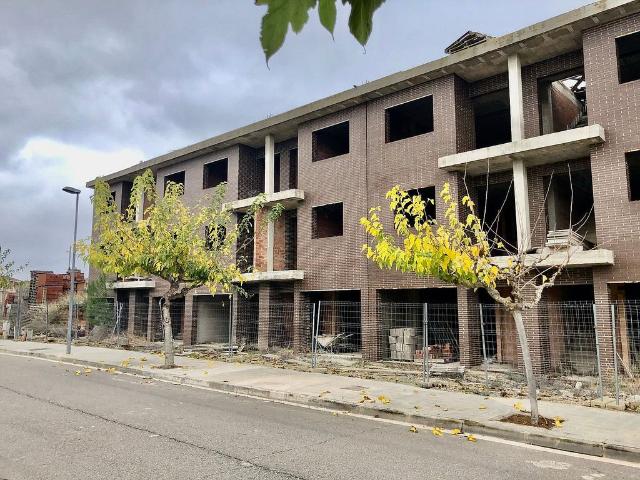 Casa adosada en venta en calle Del Pintor Margalef, Ascó, de 1.601 m² 32 habitaciones por 315.000