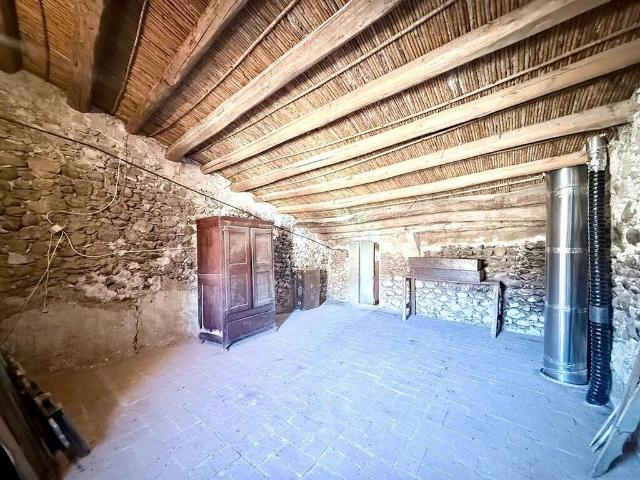 Casa adosada en venta en calle Del Pont, Pont de Molins, de 238 m² 2 habitaciones por 220.000