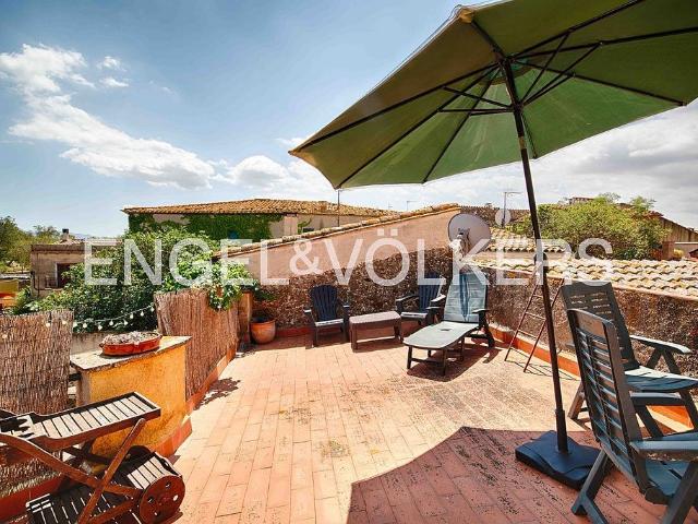 Casa adosada en venta en calle Dels Socals, Garriguella, de 383 m² 3 habitaciones por 450.000