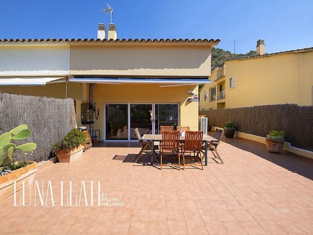 Casa adosada en venta en calle D'en Po Robert, Sitges, de 154 m² 4 habitaciones por 799.000