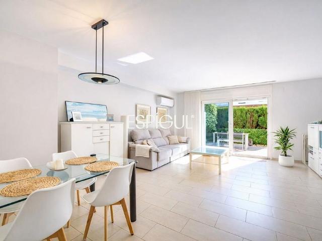 Casa adosada en venta en calle D'enric Borràs, Premià de Mar, de 156 m² 4 habitaciones por 690.000