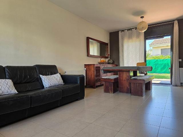 Casa adosada en venta en calle Duesaigües, Calafell, de 159 m² 4 habitaciones por 399.000