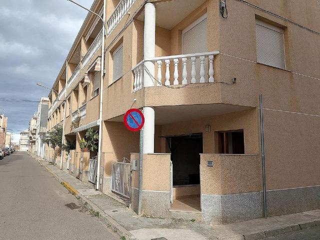 Casa adosada en venta en calle Entença, Ulldecona, de 165 m² 3 habitaciones por 165.000