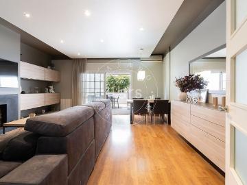 Casa adosada en venta en calle Eduard Alcoy, Mataró, de 269 m² 5 habitaciones por 575.000