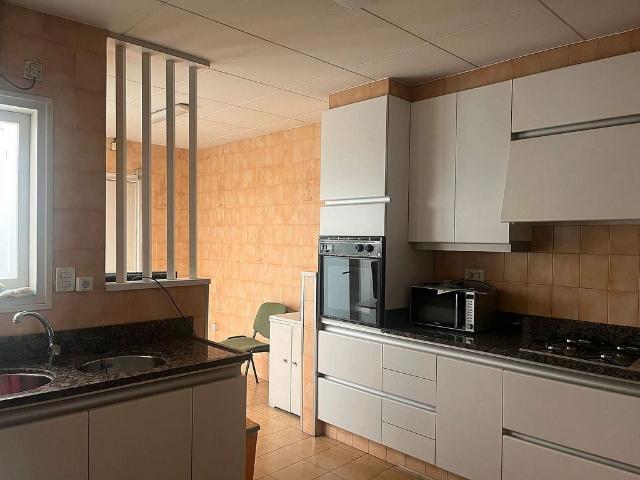 Casa adosada en venta en calle edison, Terrassa, de 512 m² 5 habitaciones por 392.000