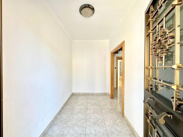 Casa adosada en venta en calle El Montseny, Torelló, de 85 m² 4 habitaciones por 218.000