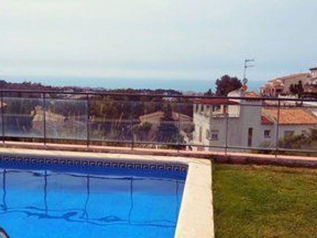Casa adosada en venta en calle Estats Units, Calafell, de 200 m² 4 habitaciones por 310.000