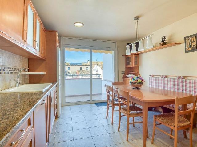Casa adosada en venta en calle Hospital, Palamós, de 114 m² 3 habitaciones por 340.000