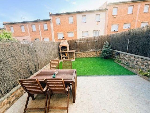 Casa adosada en venta en calle Independencia, Badalona, de 159 m² 3 habitaciones por 570.000