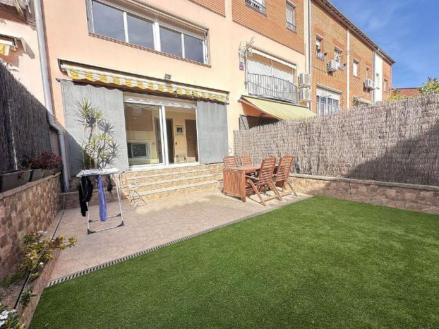 Casa adosada en venta en calle De la Independència, Badalona, de 180 m² 3 habitaciones por 570.000