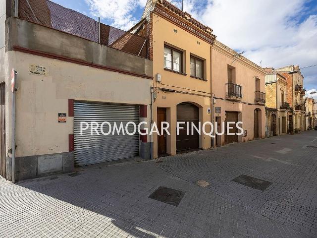 Casa adosada en venta en calle Joan Maragall, Sant Feliu de Llobregat, de 275 m² 4 habitaciones por 635.000
