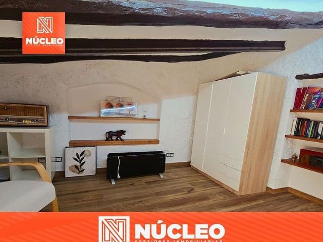Casa adosada en venta en calle Joan Maragall, Salomó, de 180 m² 5 habitaciones por 130.000